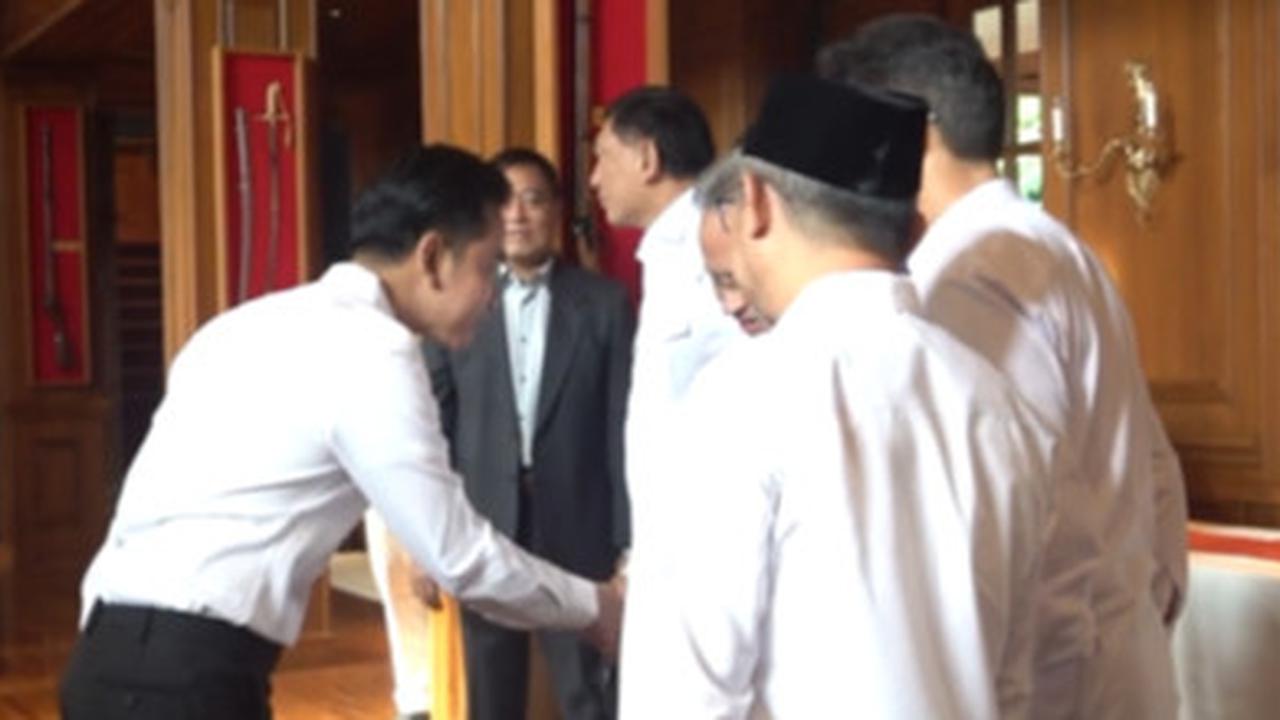Penampilan Necis Gibran saat Pembekalan Calon Menteri, Kemeja Putih Dimasukkan ke Dalam Rambutnya Klimis