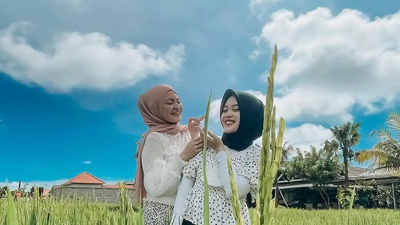 [Fimela] Nathalie Holscher dan Putri Delina