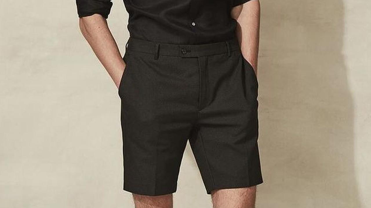 <b>Kombinasi Kemaja Hitam dengan Short Pants&nbsp;</b>