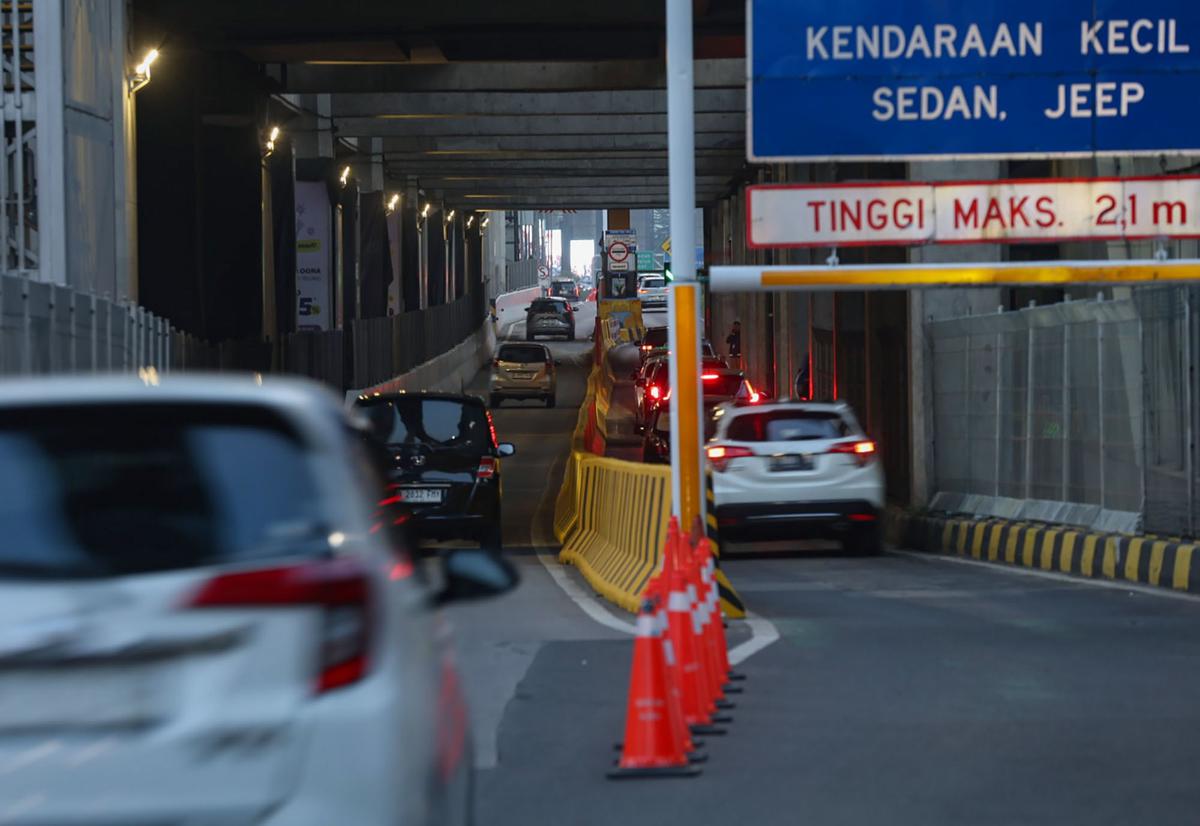 FOTO: Uji Coba Rekayasa Lalin di TB Simatupang, Jalur Gratis Tol Fatmawati Dibuka