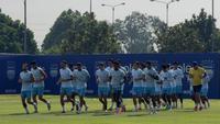 Persib Bandung latihan setelah libur Idulfitri di lapangan pendamping Stadion Gelora Bandung Lautan Api (GBLA), Kota Bandung, Rabu (25-3-2026). (Bola.com/Erwin Snaz)