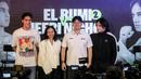 Selebritas Indonesia, El Rumi (kiri) dan Jefri Nichol (kanan) berfoto bersama dengan CEO SENS Entertainment, Sultan Sapta (tengah kanan) dan dalam konferensi pers Superstar Knockout di daerah Senayan, Jakarta Pusat, Kamis (12/06/2025). (Bola.com/Bagaskara Lazuardi)