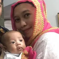 Akibat positif Covid-19, Danty harus melewati tambah usia sang anak dan merelakan buah hatinya mendapatkan susu formula.