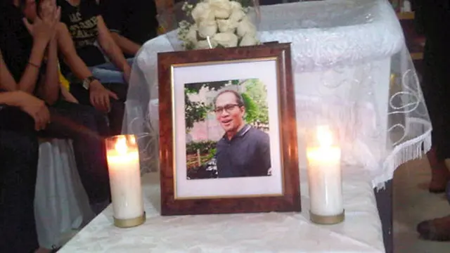 Isak Tangis Sambut Kedatangan Jenazah Ricky Jo