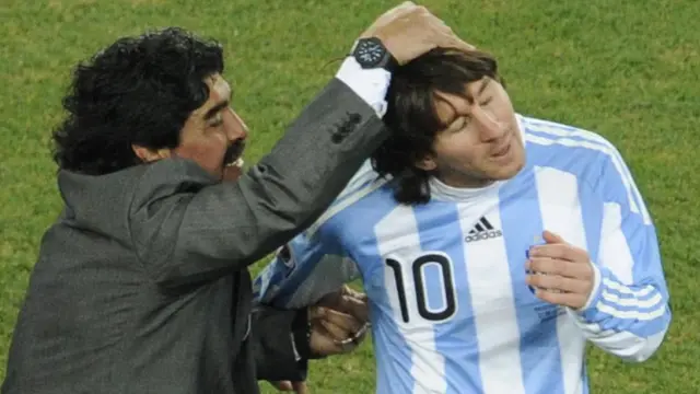 Momen Kedekatan Lionel Messi dan Diego Maradona, Sama-Sama Juara Dunia