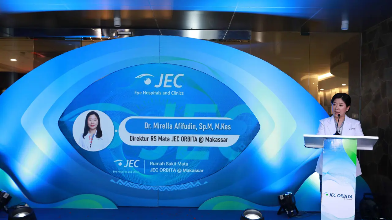 Direktur RS Mata JEC-Orbita @ Makassar, Dr. Mirella Afifudin, Sp.M, M.Kes, Memberikan Sambutan Saat Peresmian RS Mata JEC-Orbita @ Makassar pada Sabtu, 3 Februari 2024.