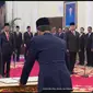 Tangkapan layar Presiden Joko Widodo (Jokowi) resmi melantik Rosan Roeslani menjadi Menteri Investasi/Kepala Badan Koordinasi Penanaman Modal (BKPM) pada Senin (19/8/2024) pagi. (Arief/Liputan6.com)