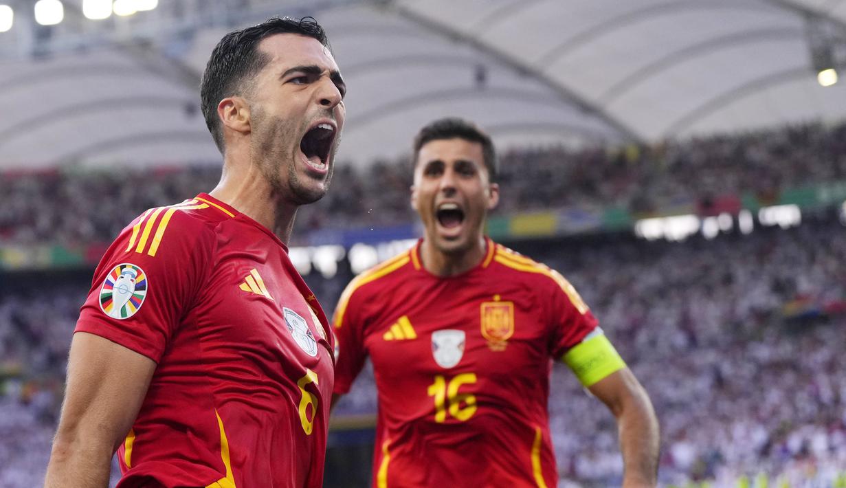 Pemain pengganti, Mikel Merino, melakukan sundulan yang sukses membobol gawang Jerman dan membuat skor berubah menjadi 2-1 untuk kemenangan Tim Matador. (AP Photo/Manu Fernandez)