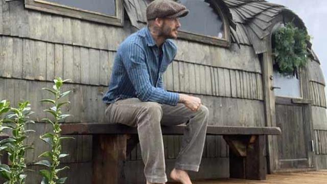 David Beckham sedang duduk di samping kabin unik khusus sauna