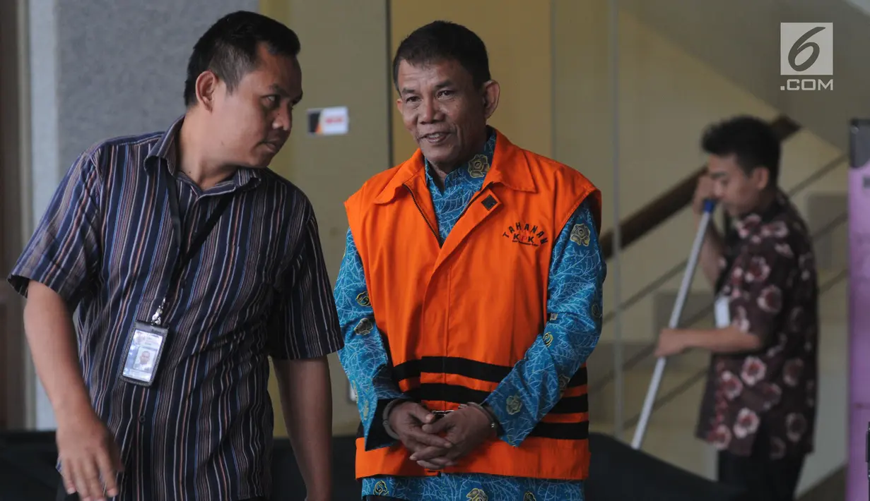 Mantan Kasatker PJPA BWS Sumatera VII Bengkulu, M Fauzi  usai diperiksa KPK, Jakarta, Jumat (13/9/2019). Fauzi diperiksa sebagai tersangka kasus suap pengumpulan data atau bahan keterangan atas pelaksanaan proyek-proyek di BWS Sumatera VII Bengkulu TA 2015 dan 2016. (merdeka.com/Dwi Narwoko)