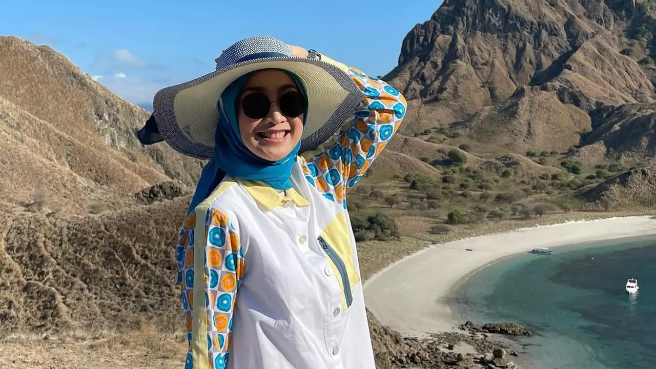 [Fimela] Desy Ratnasari