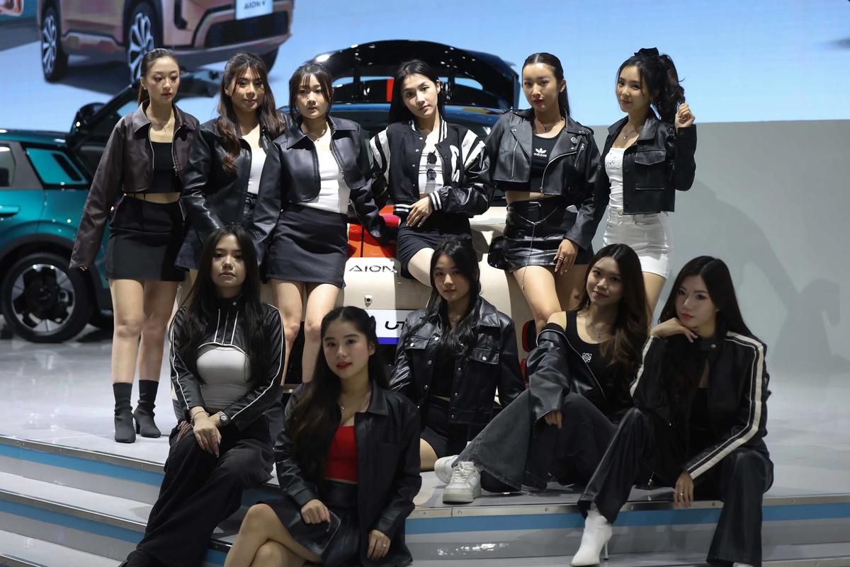 FOTO:  Senyum SPG Hiasi IIMS 2026