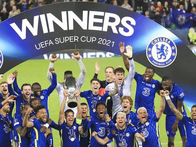 Chelsea sukses merengkuh trofi Piala Super Eropa 2021. The Blues mengalahkan Villarreal lewat adu penalti. (Foto: AP/Peter Morrison)