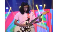 Jarang Terekspos, Ini 6 Potret Lelaki Hoed Anak Sulung Melly Goeslaw