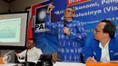 Wakil Ketua Umum DPP PAN, Didik J Rachbini (tengah), saat menjadi pembicara dalam diskusi yang bertajuk "Krisis Ekonomi, Pengangguran dan Solusinya (Visi Pan)" di Kantor DPP PAN, Jakarta, Rabu (9/9/2015). (Liputan6.com/Andrian M Tunay)