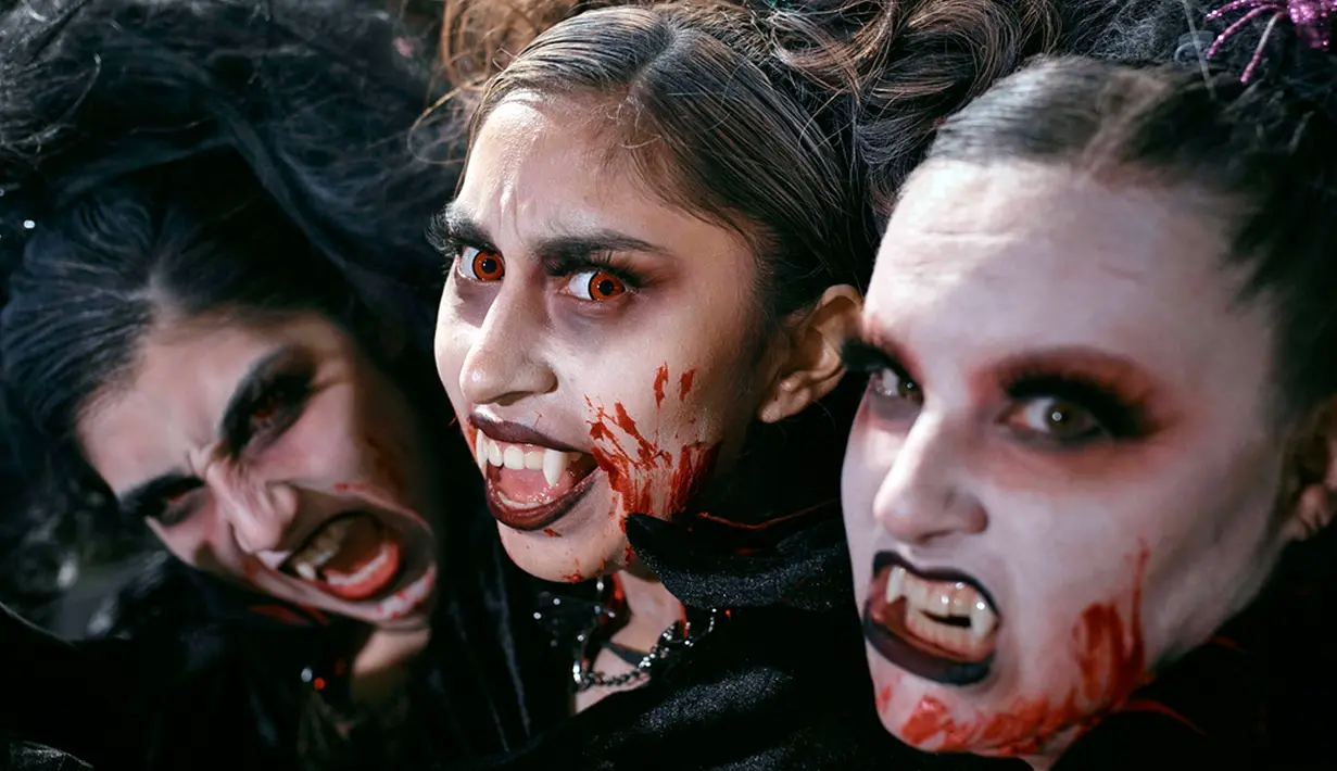 “Parade Halloween selalu menjadi malam transformasi, namun tahun yang penuh gejolak ini terasa lebih dari sekadar mewujudkan mimpi, menjadi diri Anda yang paling autentik dalam imajinasi Anda,” kata penyelenggara acara. (AP Photo/Andres Kudacki)
