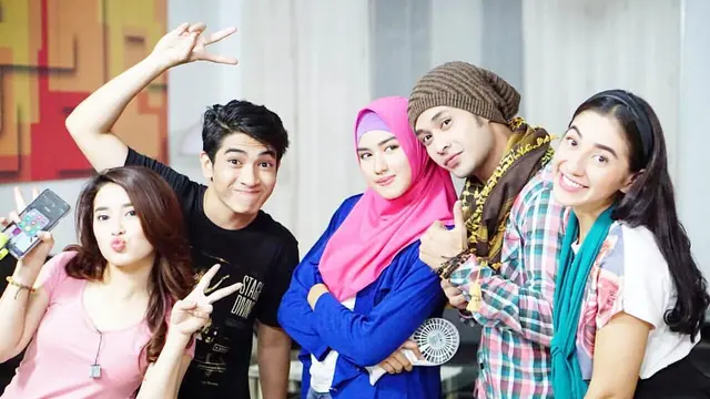6 Potret Farali Khan, Saudara Perempuan Miller Khan dan Aliff Alli yang Jarang Tersorot