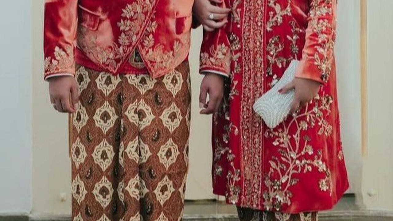 VIDEO: Bobby Nasution-Kahiyang Ayu Kompak Berbaju Warna Biru Jari Tangan Angka 2 Joget 'Oke Gas