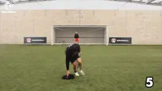 Philippe Coutinho dan Raheem Sterling mengalami sakit kepala karena menjalani permainan dalam sesi latihan Liverpool ini.