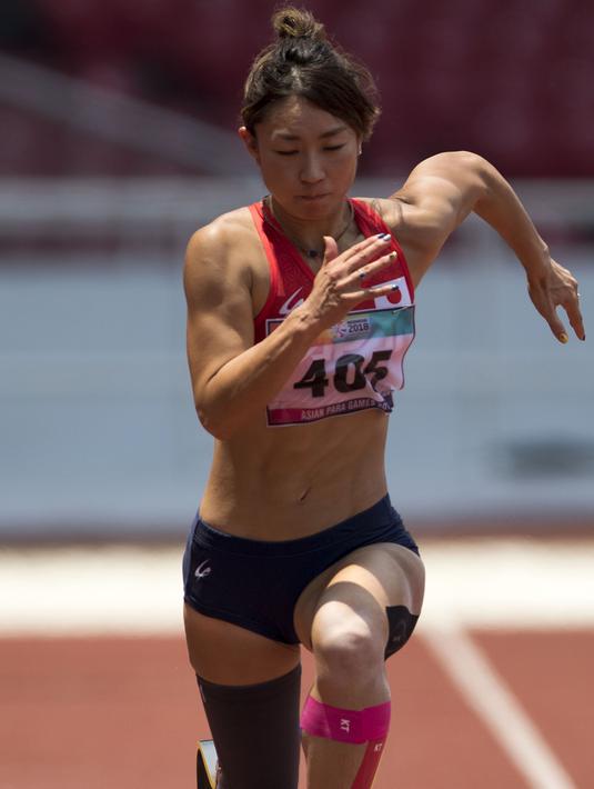 Nakanishi Maya atlet Jepang peraih medali emas di nomor lompat jauh putri klasifikasi T42-44/61-64 pada Asian Para Games 2018, di Stadion Utama Gelora Bung Karno Jakarta, Selasa (9/10/2018).  (Bola.com/Peksi Cahyo)