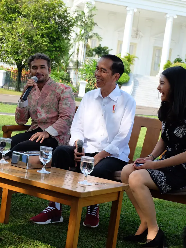 Jokowi pakai sneakers