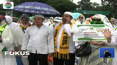 Calon jemaah umrah demo di depan Istana Negara menuntut direktur PT SBL dibebaskan untuk menagih janji diberangkatkan umrah dan haji.