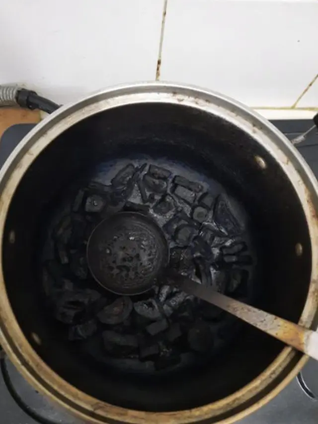 6 Potret Masakan Berakhir Gosong Ini Bikin Sedih Sekaligus Elus Dada
