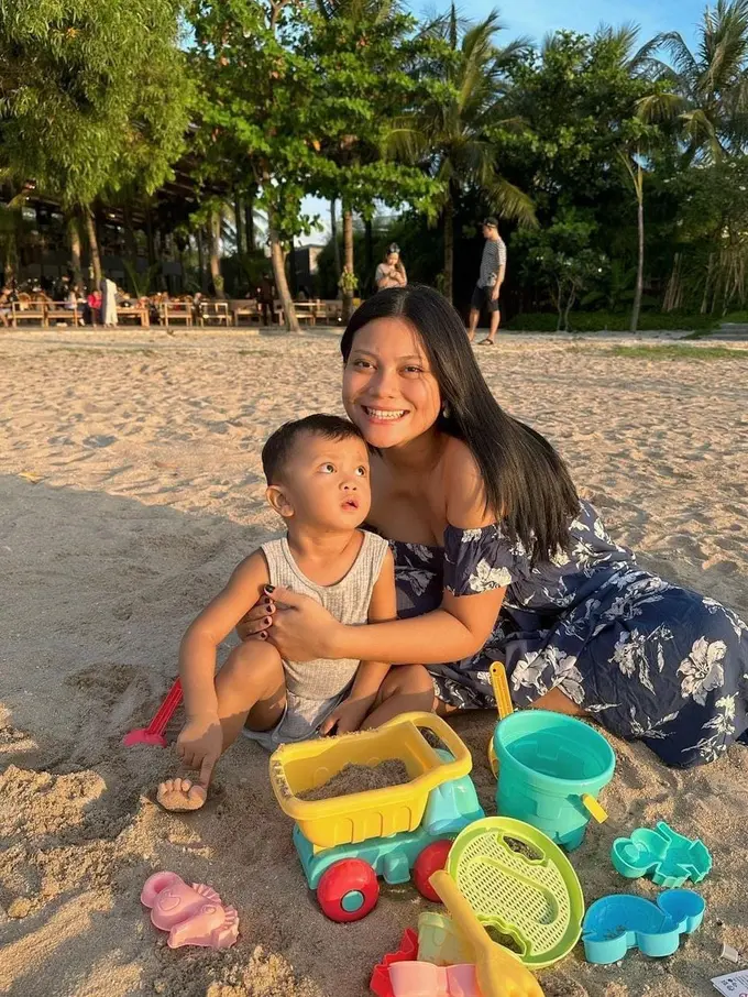 Hanum Mega saat Asuh Anak Sendiri Tanpa Suami