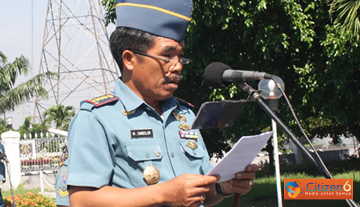Citizen6, Surabaya: Sebanyak 64 orang Bintara TNI AL mengikuti masa orientas Diklaba angkatan ke - 4 yang dibuka Dankodikdukum Kolonel Laut (T) M. Simbolon, di lapangan Laut Seram, Kesatrian Bumimoro, Kobangdikal, Surabaya, Senin (28/5). (Pengirim: Penkob