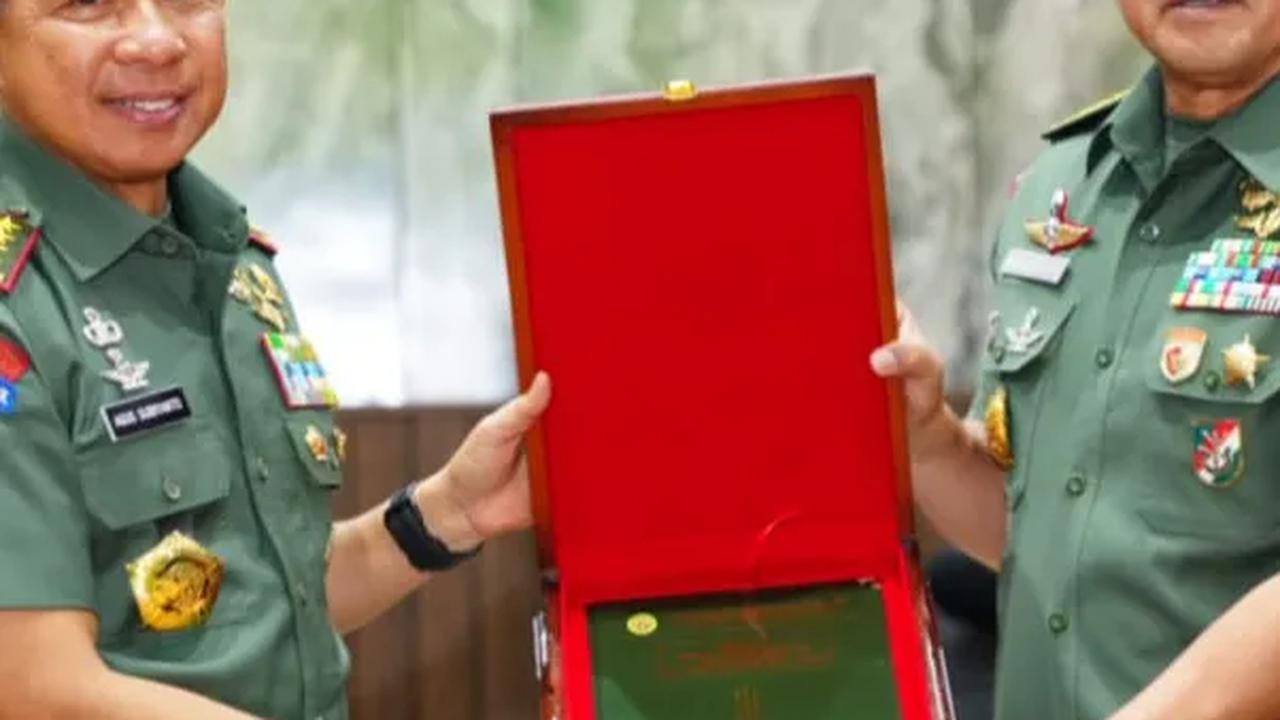 VIDEO: Panglima Agus 'Colek' Jokowi Minta Uang Lauk TNI Setara Polri Hampir Rp300 Ribu