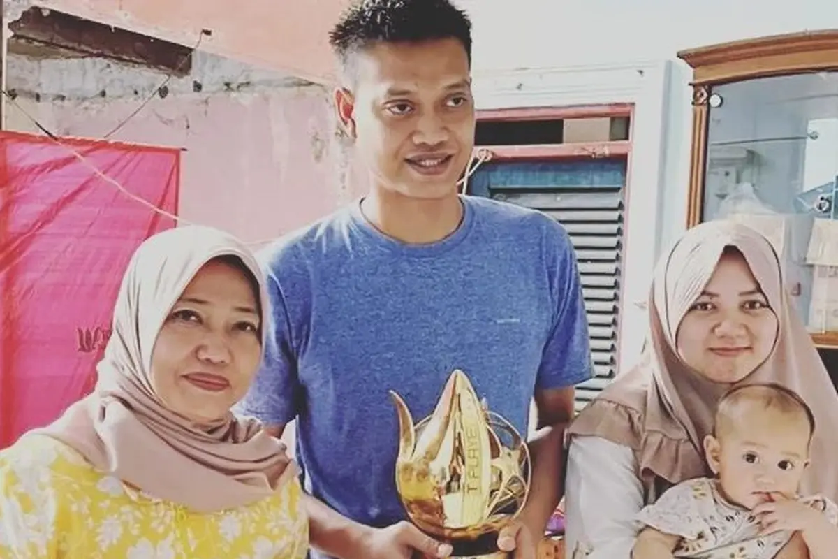 Kurnia Meiga dan Istri