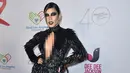 <p>Vanessa Hudgens menghadiri Pesta Halloween "Thriller Night" yang diselenggarakan oleh Prince Michael Jackson di Jackson Family Home, Encino, California, Amerika Serikat, 28 Oktober 2022. Kakinya yang kencang dan sepatu bot kulit hitam mengintip melalui celah setinggi paha yang berani. (Photo by Richard Shotwell/Invision/AP)</p>