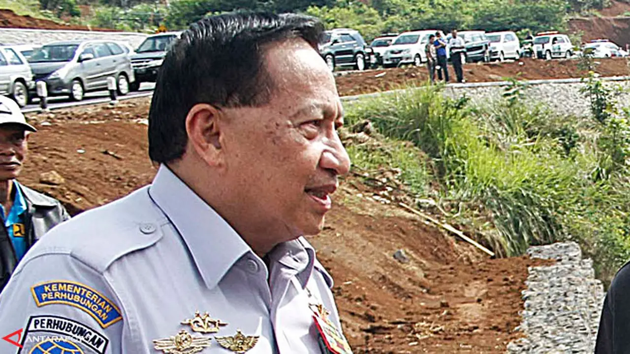 menhub-e.e.mangindaan-130730b.jpg