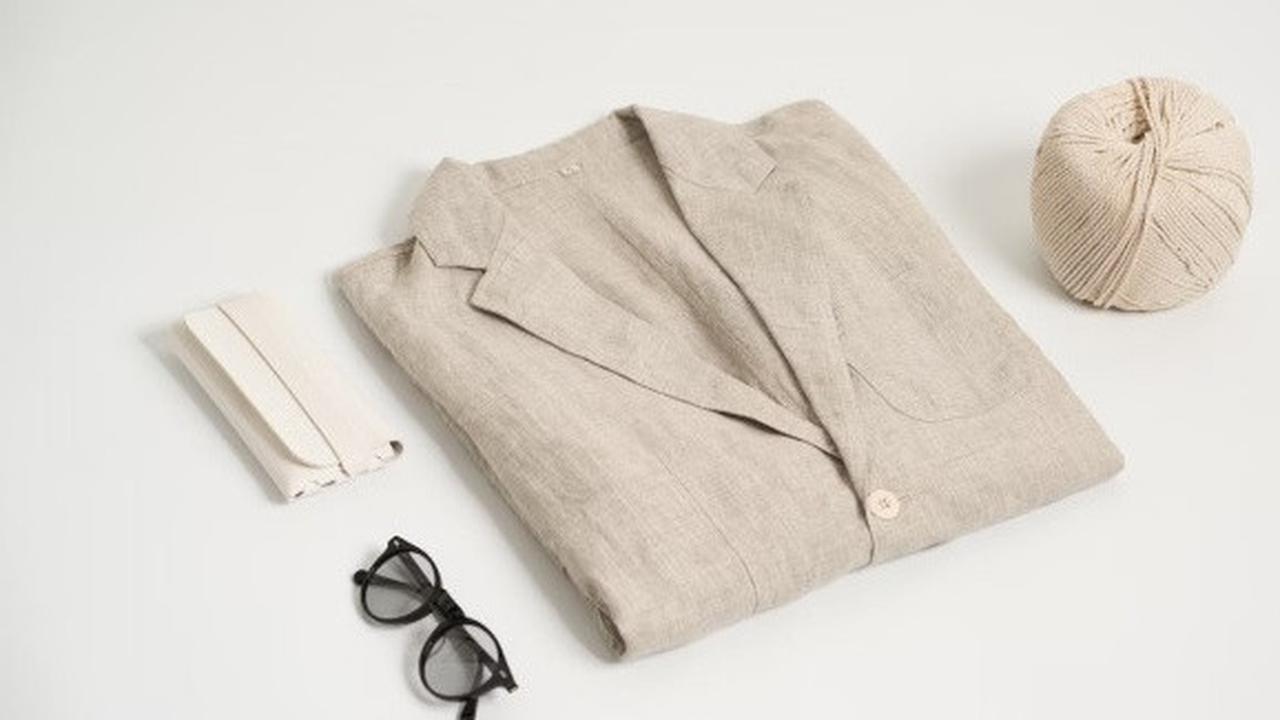 Setop Kebiasaan Habis Pakai Baju Digantung Buat Dipakai Lagi? Ini Kaitannya dengan Stres!
