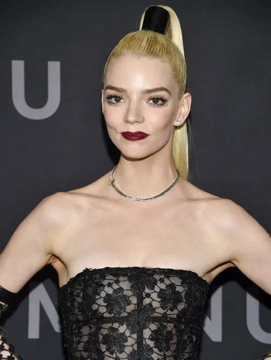 Anya Taylor-Joy dalam premier The Menu di New York. (Foto: Evan Agostini/Invision/AP)