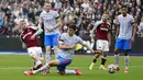 Tembakan Jarrod Bowen pada menit ke-17 hampir membuat West Ham unggul jika saja tembakannya tidak diblok Aaron Wan Bissaka. (AP/Ian Walton)