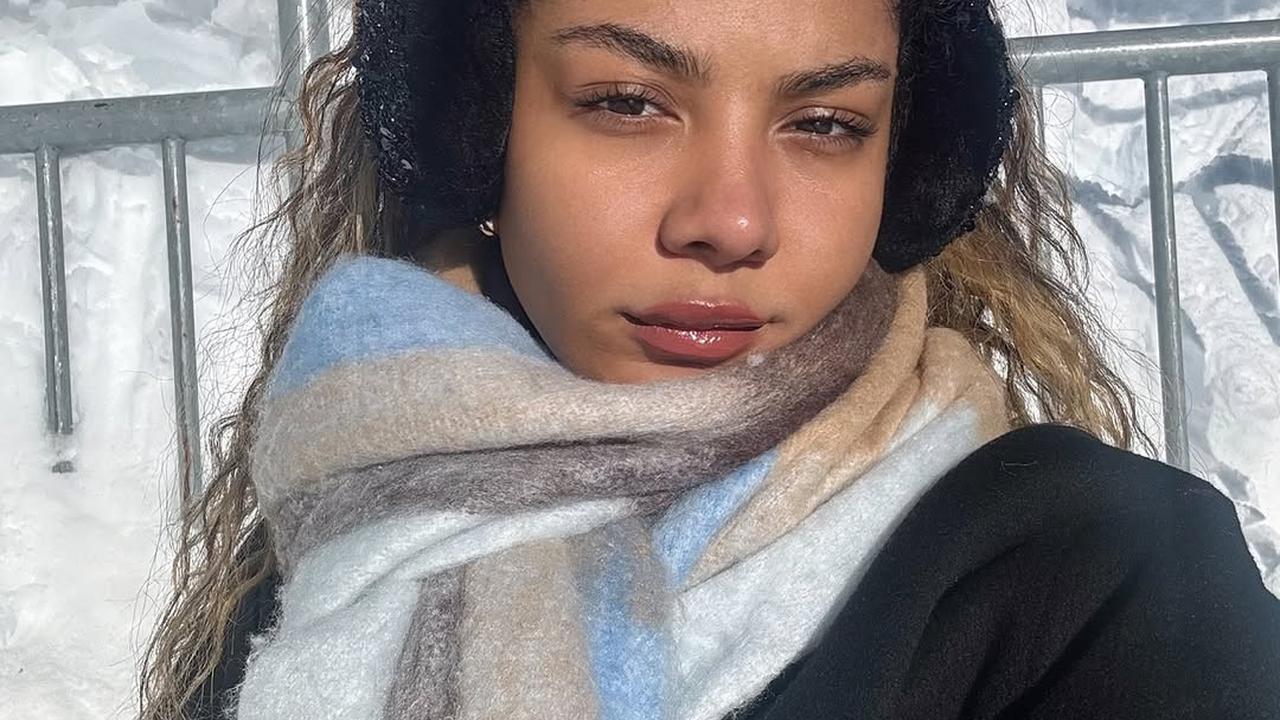 7 Potret Zsa Zsa Utari di Switzerland, Salfok Dengan Hidung Mancung yang Memerah