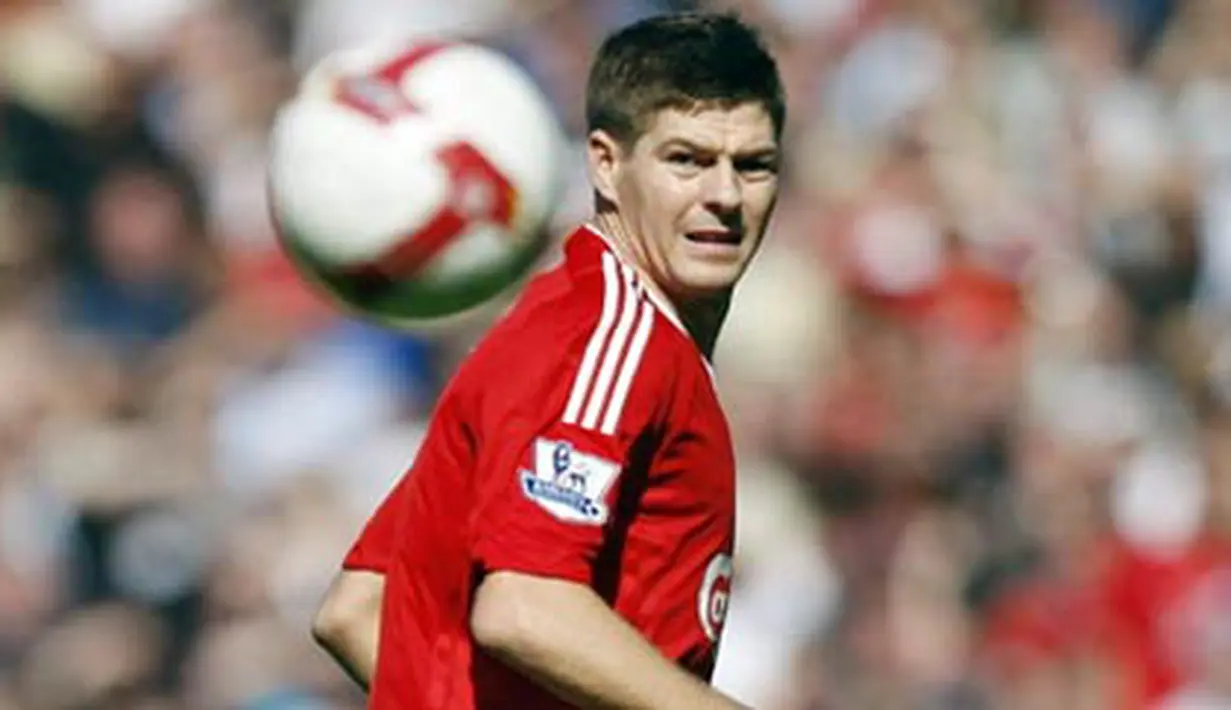 Liverpool&#039;s midfielder Steven Gerrard during their English Premier League match against Manchester United at Anfield in Liverpool, on September 13, 2008. AFP PHOTO/PAUL ELLIS
