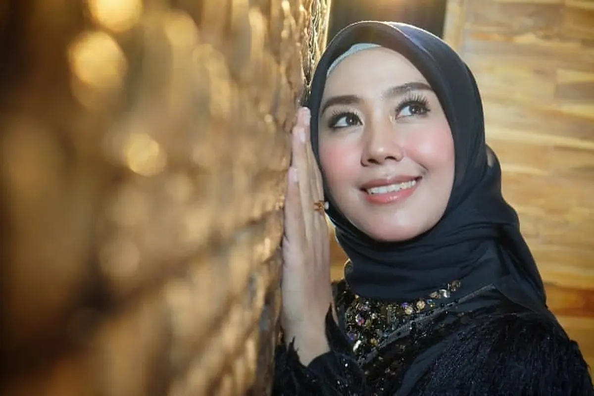 7 Potret Terbaru Gita KDI, Bergelar Hajjah dan Kerja Jadi Tenaga Ahli MPR RI