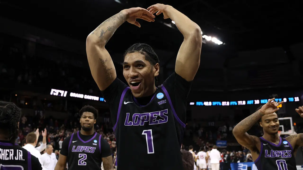 Foto: Momen Suka Cita Derrick Michael dan Skuad Grand Canyon Antelopes usai Cetak Sejarah di NCAA