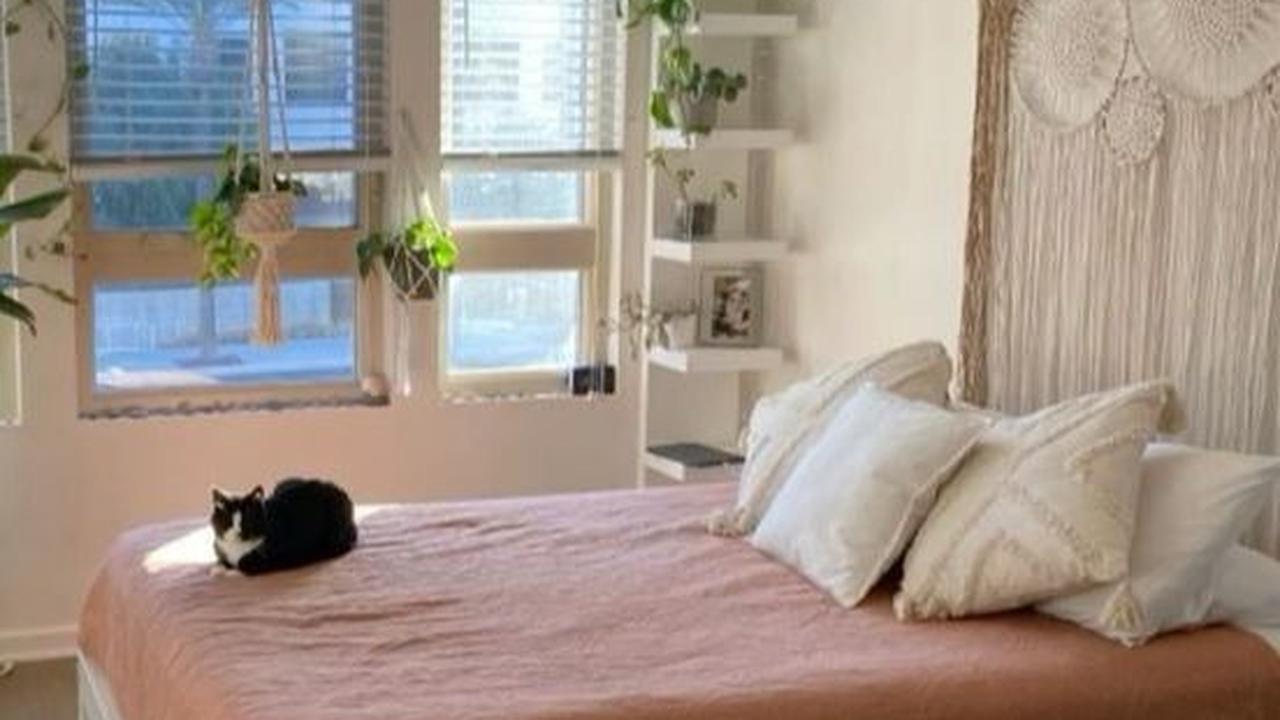 Desain Interior Rumah Jungalow di Kamar Tidur