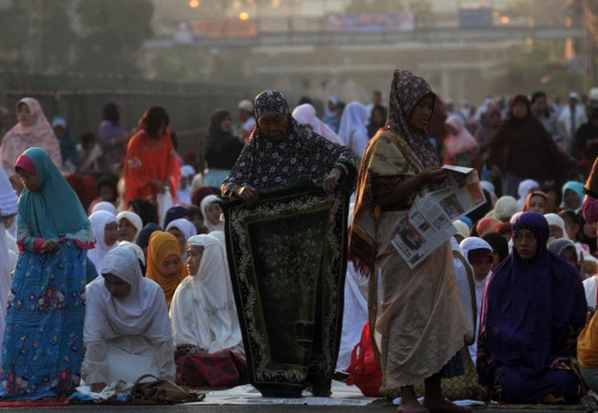 Ribuan warga Jatinegara gelar salat Idul Adha di jalan raya
