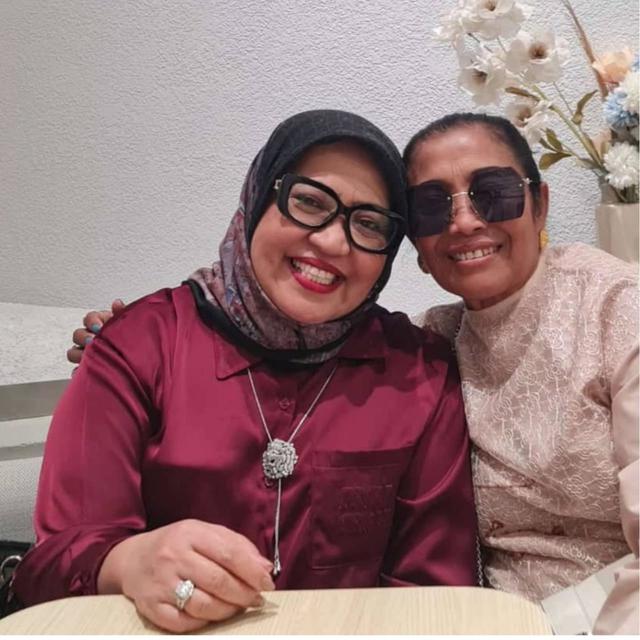 6 Potret Zoe Jackson Bukber Bareng Keluarga Cinta Brian, Hangat Meski Beda Agama