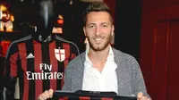 "Saya harus beranjak dari sebuah tahun penting dan membantu Milan kembali ke papan atas," kata Bertolacci.