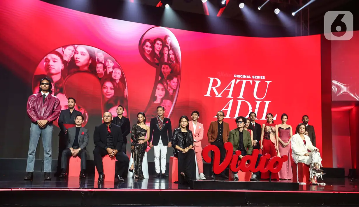7 series bertabur bintang yang siap tayang 2024 di Vidio diantaranya Ratu Adil, Santri Pilihan Bunda, The Perfect Strangers, Ular Tangga Dara(H), Open BO Lagi, Suami-Suami Masa Kini 3, dan Zona Merah siap menemani masyarakat Indonesia selama 2024. (Liputan6.com/Angga Yuniar)