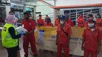 PT ASDP Indonesia Ferry (Persero) menyalurkan 5.819 paket sembako kepada masyarakat di 7 pelabuhan (dok: ASDP)