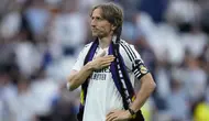 Luka Modric telah menjalani laga terakhirnya bersama Real Madrid ketika bersua Real Sociedad pada laga pekan ke-38 La Liga musim ini di Santiago Bernabeu, Sabtu (24/5/2025) malam WIB. (AP Photo/Cesar Cebolla)