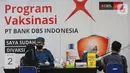 Peserta yang merupakan karyawan dan anggota keluarga Bank DBS Indonesia saat mengikuti vaksin booster pada program “Sentra Vaksinasi Gotong Royong (VGR) Booster Bank DBS Indonesia” di Jakarta (12/3/2022). (Liputan6.com/Fery Pradolo)