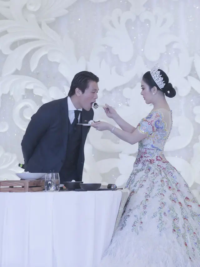 [Fimela] Syahrini dan Reino Barack