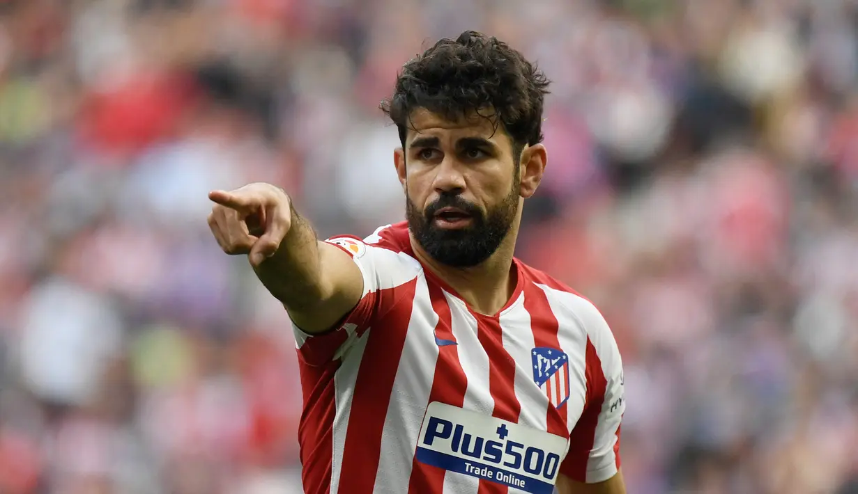 Diego Costa. Striker Spanyol berusia 33 tahun yang baru saja bergabung dengan Wolverhampton Wanderers di awal musim 2022/2023 ini tercatat pernah membela Atletico Madrid selama 7 musim dalam dua periode, yaitu 2010/2011 hingga 2013/2014 dan 2017/2018 hingga 2020/2021. Dalam kurun waktu tersebut ia mampu mengoleksi 83 gol dan 36 assist dari total 216 laga di semua ajang bersama Atletico Madrid. (AFP/Pierre-Philippe Marcou)